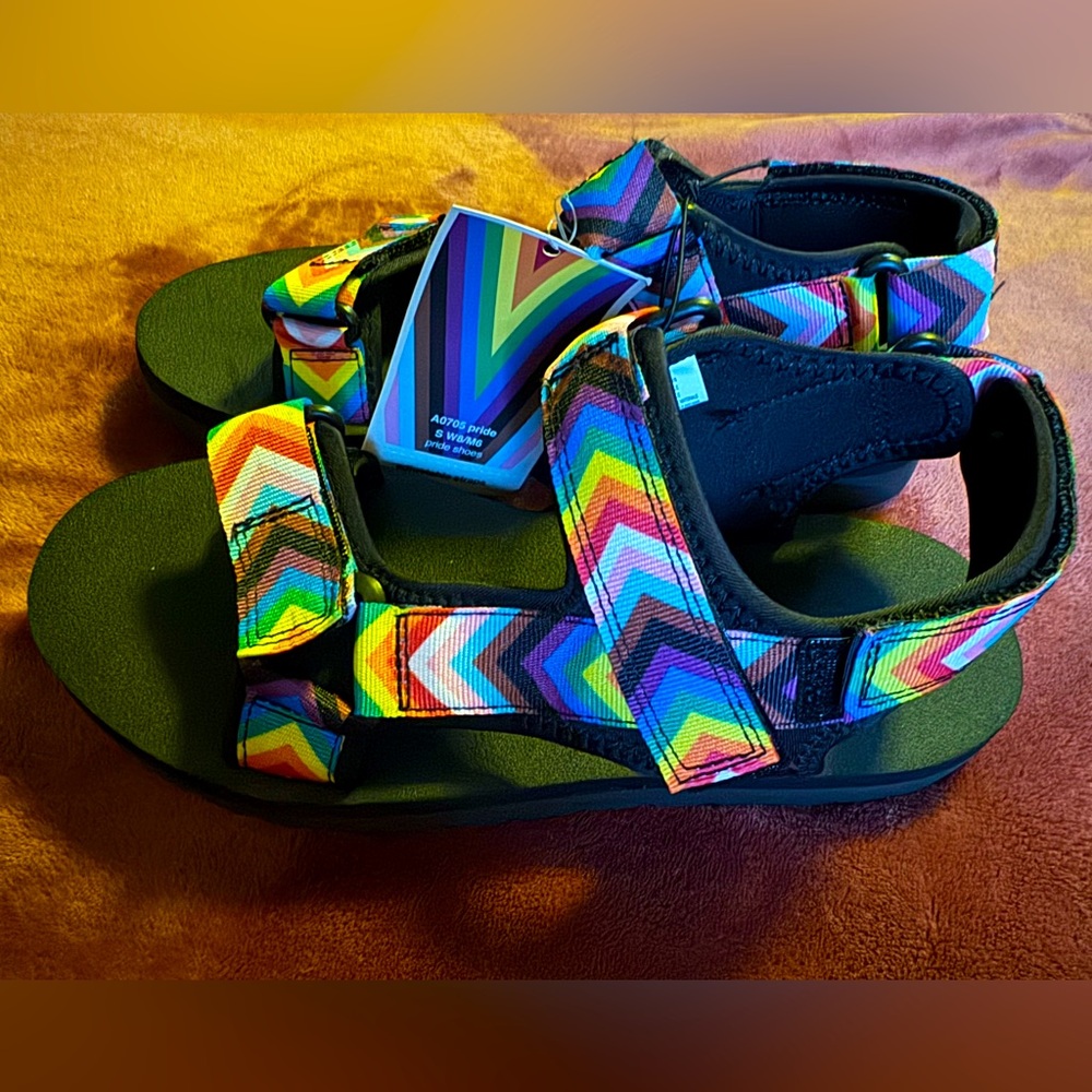 Women’s or Men’s adjustable strap sandals